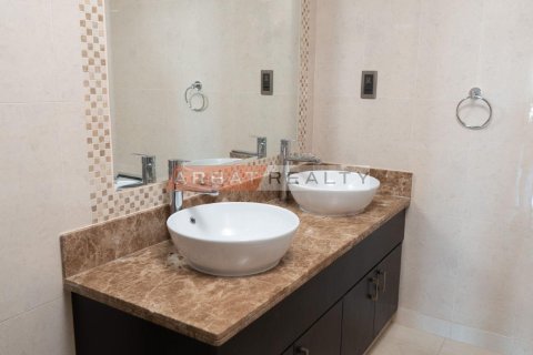 Apartment de 3 dormitorios en The Crescent, UAE No. 220381 8