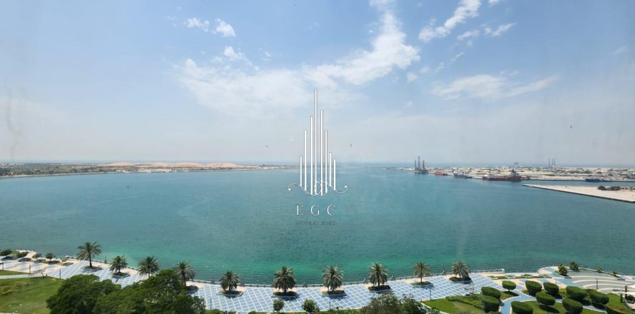 Apartment de 2 dormitorios en Corniche Road, UAE No. 34478