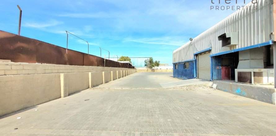 Warehouse de 8361.2m² en Jebel Ali, UAE No. 48815