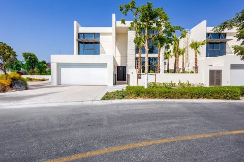 Villa de 4 dormitorios en District One, UAE No. 196952