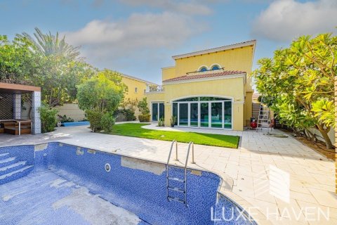 Villa de 4 chambres à Legacy, UAE No. 14766