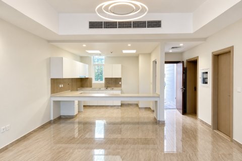 Villa de 4 dormitorios en Dubai Sports City, UAE No. 215363