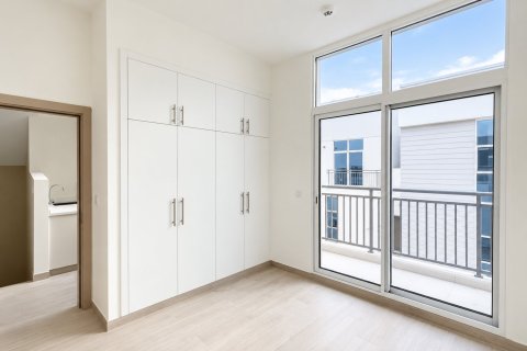 Villa de 4 dormitorios en Dubai Sports City, UAE No. 215363 9