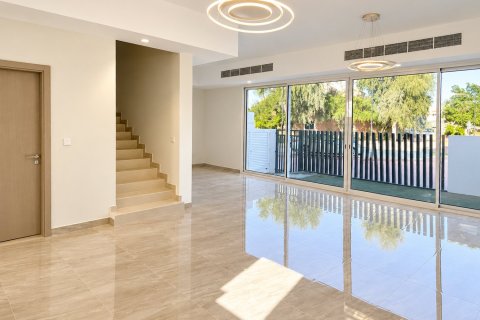 Villa de 4 dormitorios en Dubai Sports City, UAE No. 215363 4
