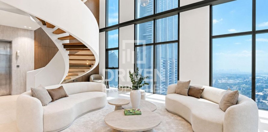 Duplex de 4 dormitorios en Central Park Tower, UAE No. 221420