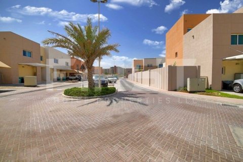 Villa de 2 chambres à Abu Dhabi, UAE No. 172369 18