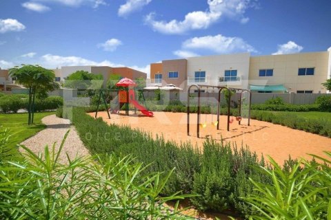 Villa de 2 chambres à Abu Dhabi, UAE No. 172369 3