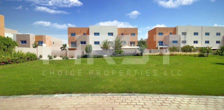 Villa de 2 chambres à Abu Dhabi, UAE No. 172369