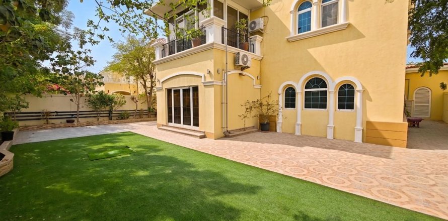 Villa de 3 chambres à Dubai, UAE No. 222102
