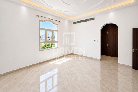 Villa de 5 dormitorios en Al Barsha South, UAE No. 221395 17