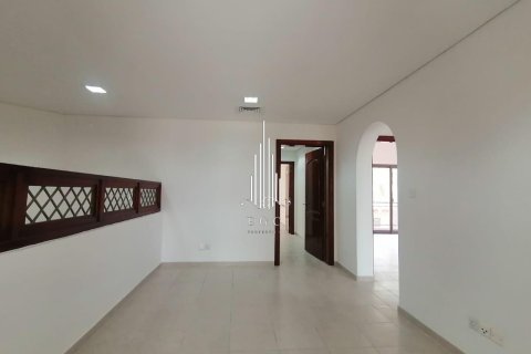Villa de 4 dormitorios en Abu Dhabi Gate City, UAE No. 49678 22