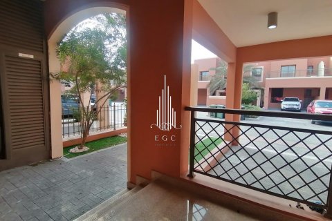 Villa de 4 dormitorios en Abu Dhabi Gate City, UAE No. 49678 18