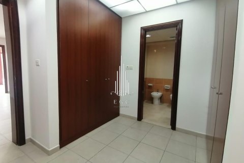 Villa de 4 dormitorios en Abu Dhabi Gate City, UAE No. 49678 30