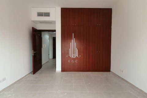 Villa de 4 dormitorios en Abu Dhabi Gate City, UAE No. 49678 14