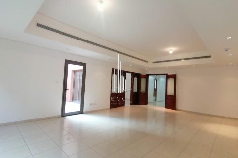 Villa de 4 dormitorios en Abu Dhabi Gate City, UAE No. 49678 10