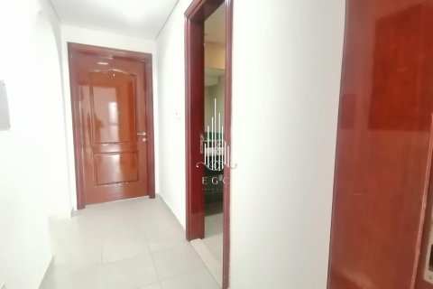 Villa de 4 dormitorios en Abu Dhabi Gate City, UAE No. 49678 17