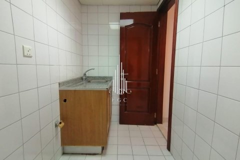 Villa de 4 dormitorios en Abu Dhabi Gate City, UAE No. 49678 31