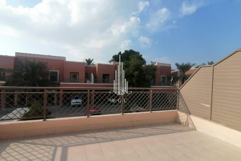 Villa de 4 dormitorios en Abu Dhabi Gate City, UAE No. 49678 29