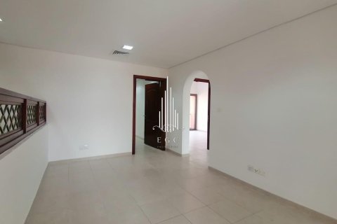 Villa de 4 dormitorios en Abu Dhabi Gate City, UAE No. 49678 21