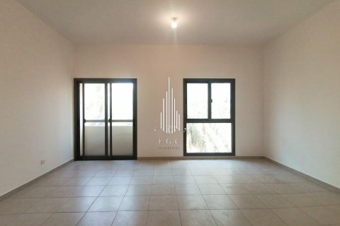 Villa de 4 dormitorios en Abu Dhabi Gate City, UAE No. 49678 5