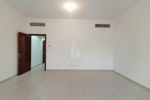 Villa de 4 dormitorios en Abu Dhabi Gate City, UAE No. 49678 7