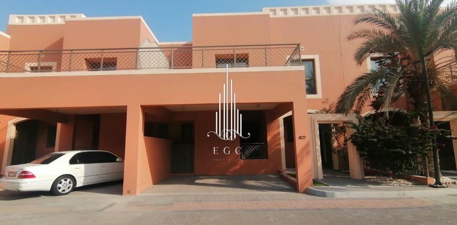 Villa de 4 dormitorios en Abu Dhabi Gate City, UAE No. 49678