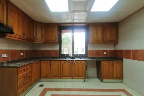 Villa de 4 dormitorios en Abu Dhabi Gate City, UAE No. 49678 26