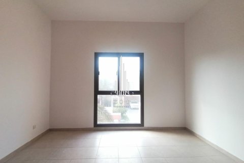 Villa de 4 dormitorios en Abu Dhabi Gate City, UAE No. 49678 6