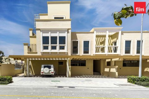 Apartment de 5 dormitorios en Dubai, UAE No. 213338