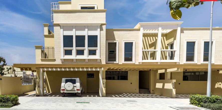 Apartment de 5 dormitorios en Dubai, UAE No. 213338