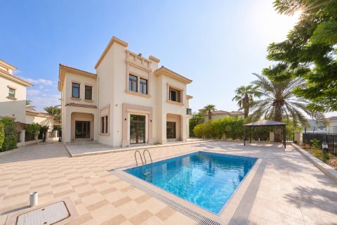 Villa de 4 dormitorios en Jumeirah Islands, UAE No. 226462