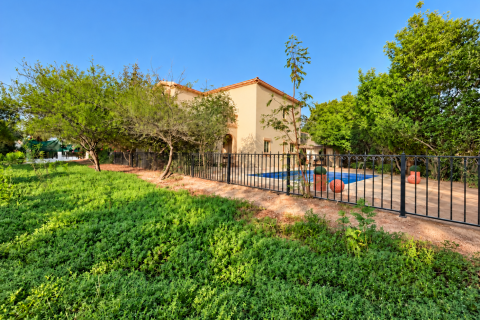 Villa de 4 dormitorios en Cluster 46, UAE No. 226450