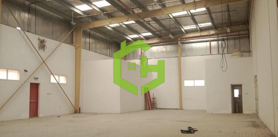 Warehouse de 520.3m² à Al Khawaneej, UAE No. 20745