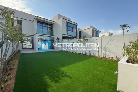 2 bedrooms Townhouse in Abu Dhabi, UAE No. 141749
