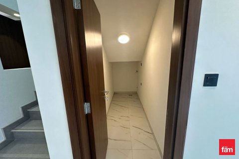 4 bedrooms Villa in Dubai, UAE No. 166640 6