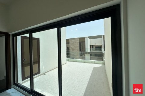 4 bedrooms Villa in Dubai, UAE No. 166640 9