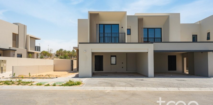 4 bedrooms Townhouse in Dubai, UAE No. 220828