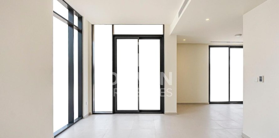 Villa de 4 dormitorios en EMAAR South, UAE No. 207401