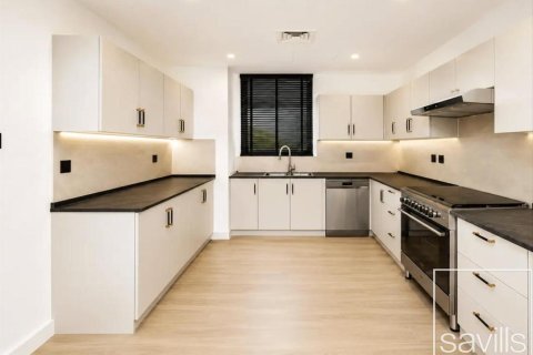 Вилла с 4 спальнями в Jumeirah Islands, ОАЭ №214003 8