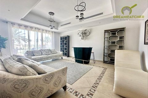 Вилла с 4 спальнями в Al Hamra Village, ОАЭ №34233 8
