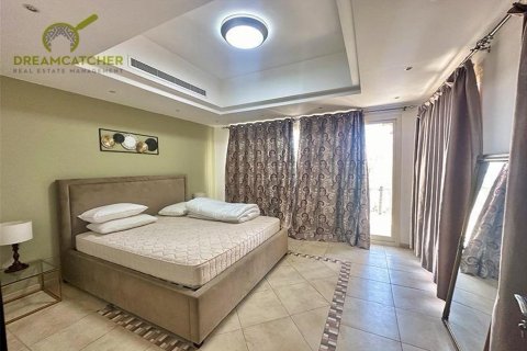 Вилла с 4 спальнями в Al Hamra Village, ОАЭ №34233 18