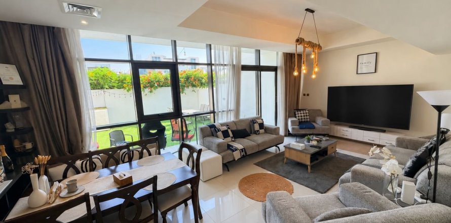 3 bedrooms Townhouse in Dubai, UAE No. 216449