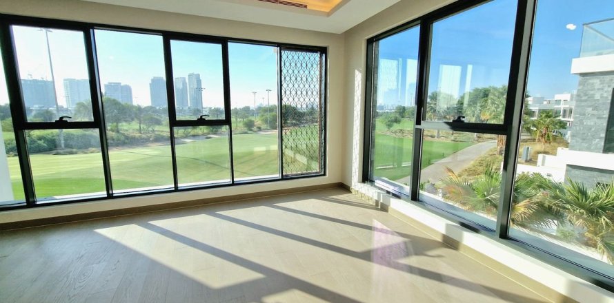 7 bedrooms Villa in Dubai, UAE No. 216052