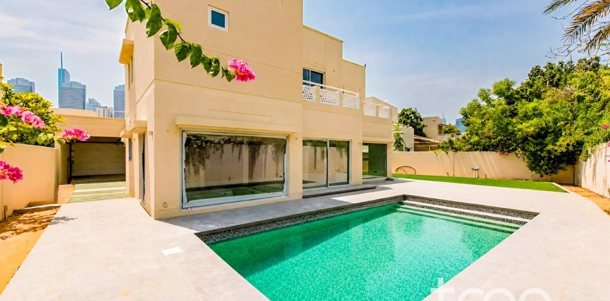 5 bedrooms Villa in Meadows, UAE No. 220757