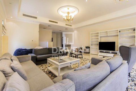 Villa de 5 dormitorios en The Villa, UAE No. 201259 4