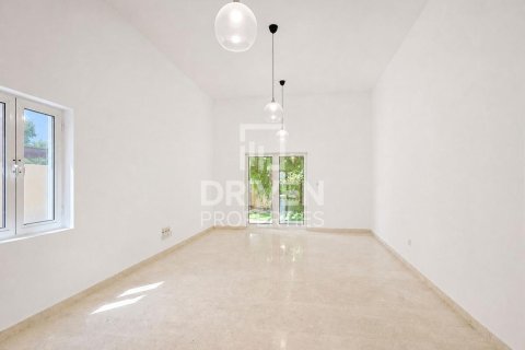 Villa de 5 dormitorios en Hacienda, UAE No. 223223