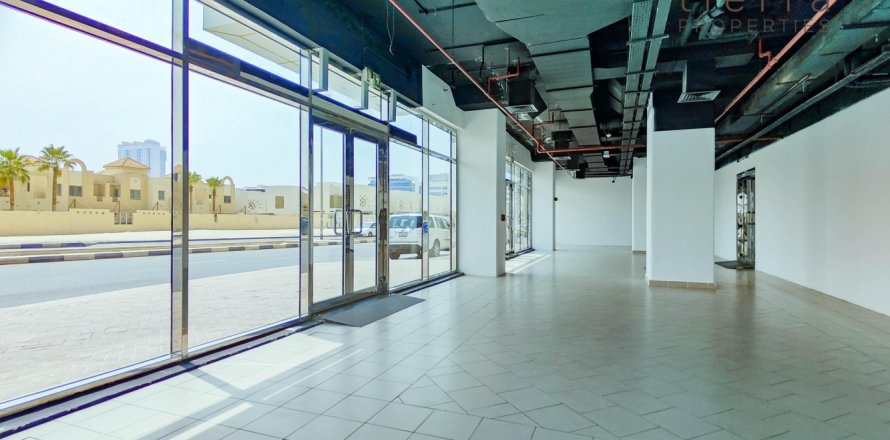 Commercial property de 857m² en Dubai, UAE No. 47635