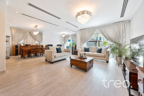 Villa de 4 chambres à Legacy, UAE No. 222685 3
