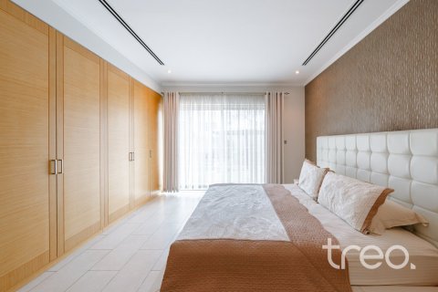 Villa de 4 chambres à Legacy, UAE No. 222685 13