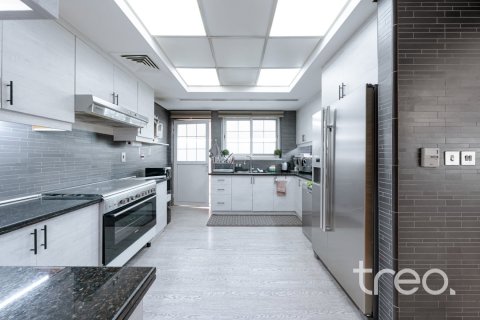 Villa de 4 chambres à Legacy, UAE No. 222685 9